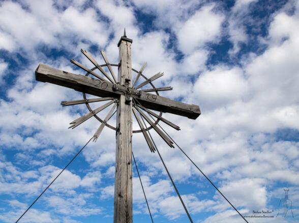 Auf dem Franziskaner steht ein schönes Gipfelkreuz.