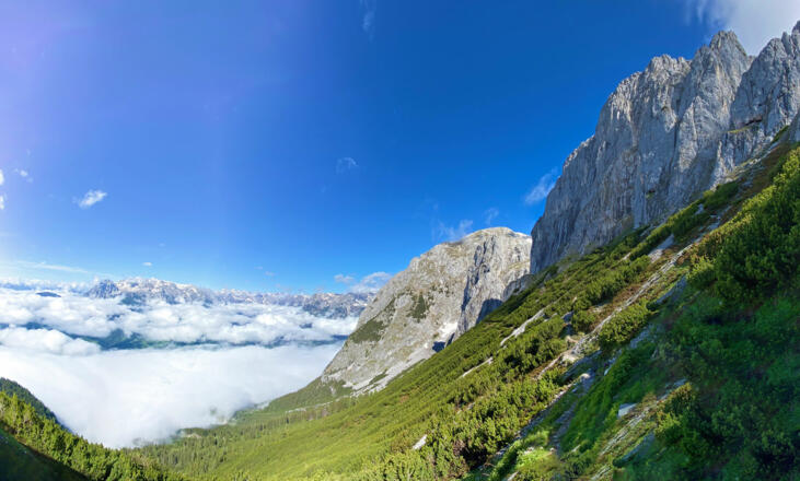 Blick von der Werfenerhütte ins Salzachtal und Hochkönig, rechts Raucheck und Fieberhorn