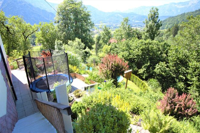 Garten mit Trampolin