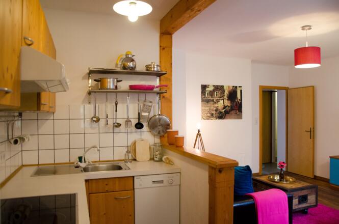 Küche und Wohnzimmer