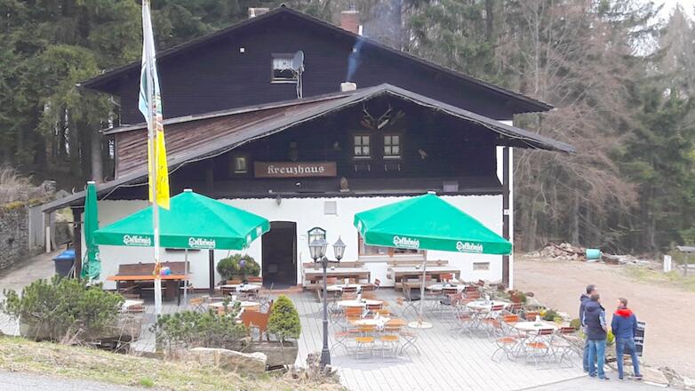 Kreuzhaus mit Terrasse