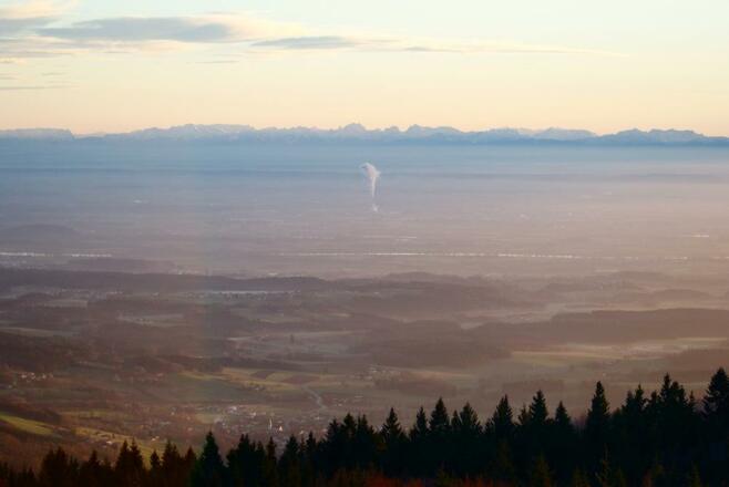 Fernsicht vom Hirschenstein zu den Alpen
