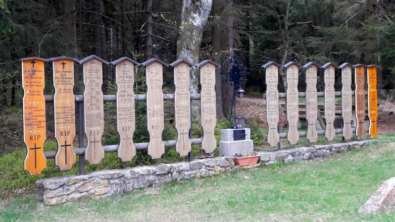 Totenbrettgruppe "Riedernkreuz"