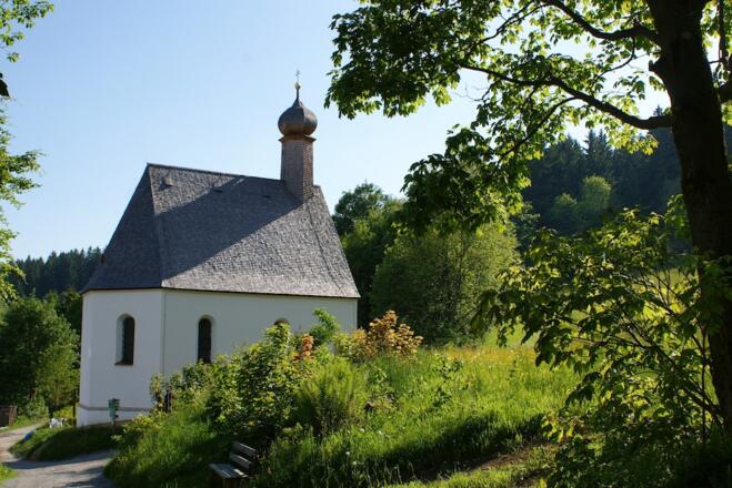 Kapelle St. Leonhard am Wanderweg Nr. 2