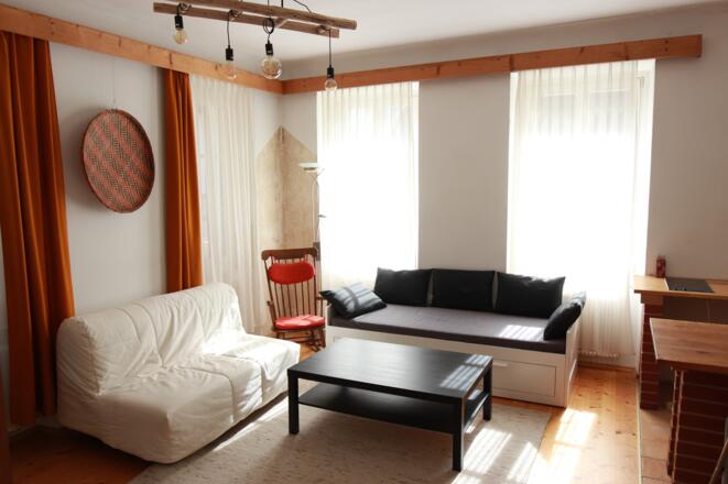 Wohnzimmer 1 mit gemütlichen (Schlaf-) Sofas