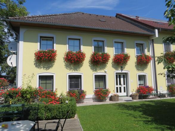 die beiden Ferienwohnungen EG und OG
