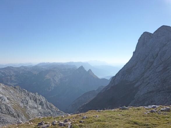 Blick zu den Teufelshörnern und Dachstein