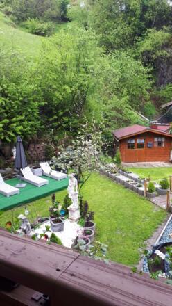 Blick vom Balkon in den Garten