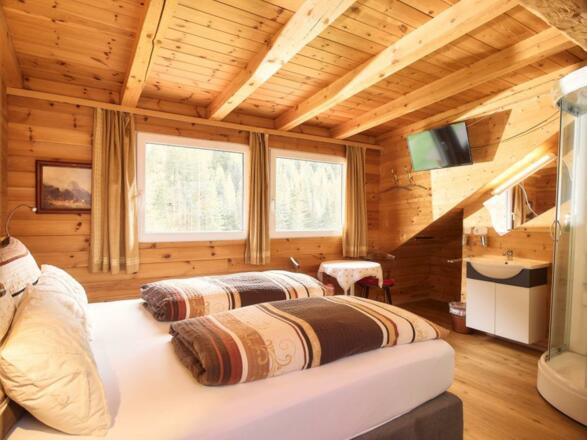 Schlafzimmer 3 mit Dusche klein