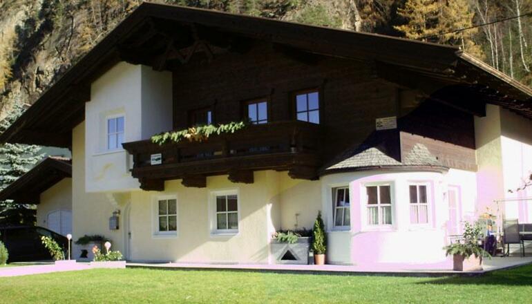 Appartements Grüner im Sommer