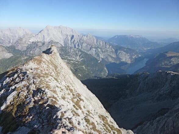 Blick über Stuhljoch-Grad zum Watzmann und Königsee