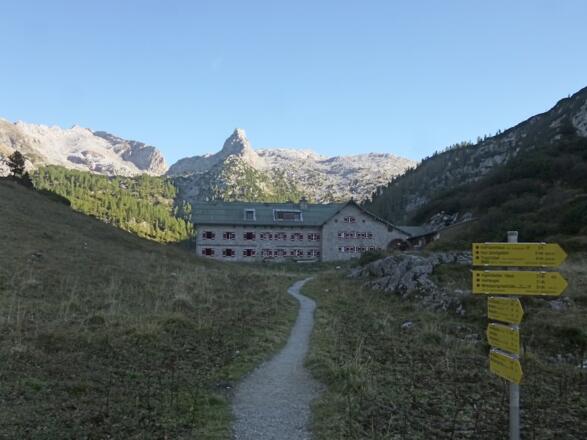 Schottmalhorn, davor das Kärlinger Haus