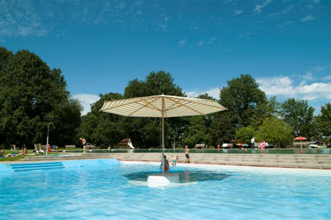 Schwimmbad Au bei Bad Feilnbach.