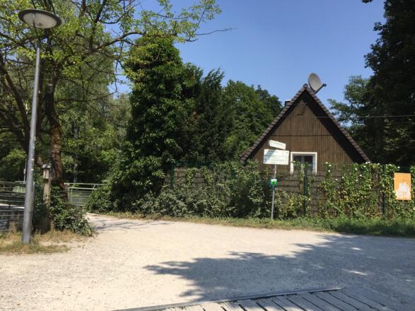 Hier rechts zur Kapelle Marienklause