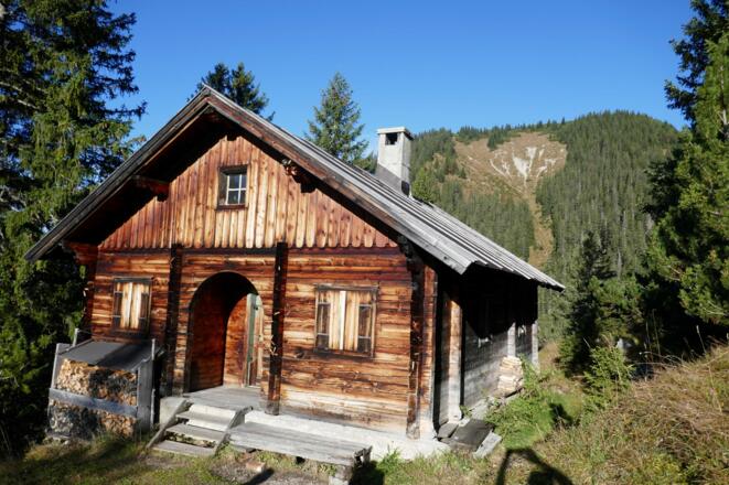 An der Jagdhütte Steilegg ist mehr als die Hälfte des Anstiegs zur Fleischbank geschafft.