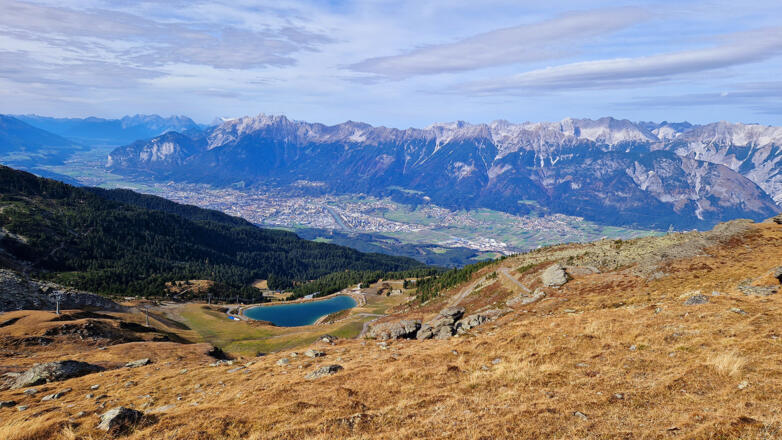 Schartenkogel - Blick auf den Zirbensee und Innsbruck