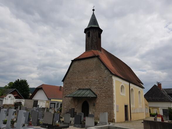 Laurentiuskapelle-Friedhofskirche1