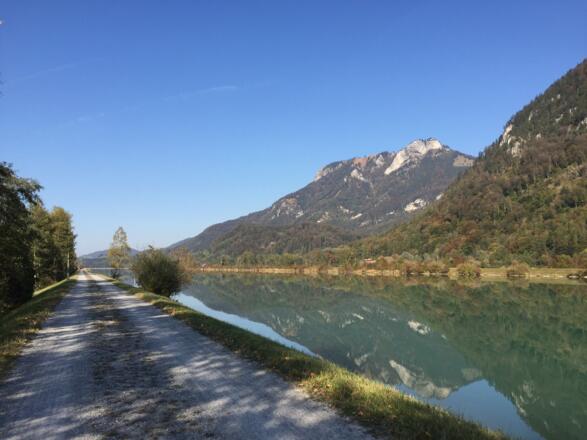 Radweg am Inndamm Richtung Brannenburg