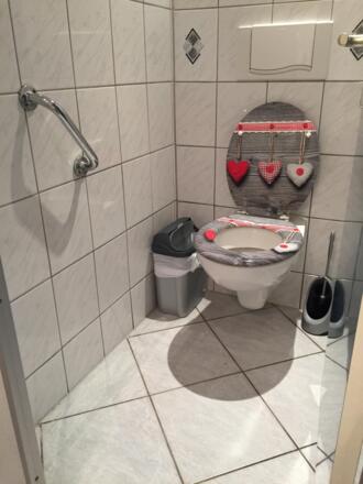 Gaststätte Brückenwirt (kein Rolli WC, Türbreite 54 cm, Tür nach innen)