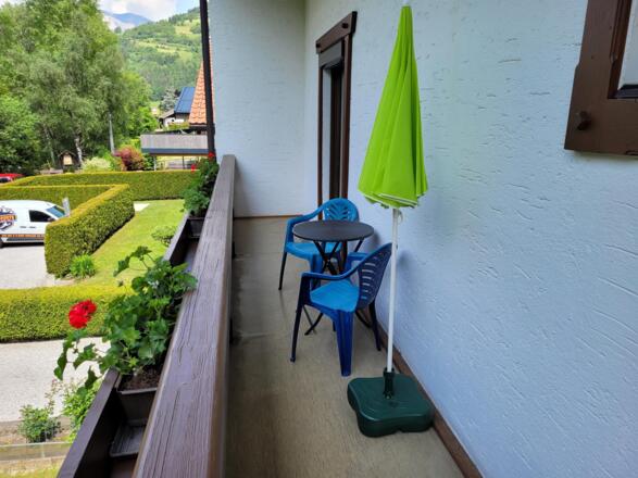 Alle Zimmer mit möblierten Balkon