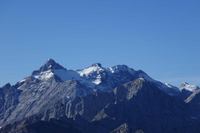 Der höchste Karwendelgipfel, die Birkkarpitze, neben den drei Ödkarspitzen