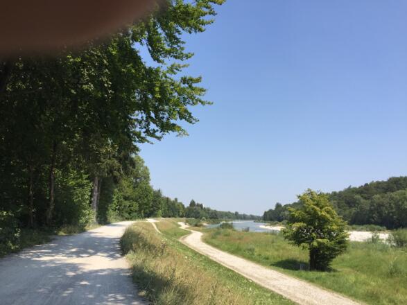 Radweg zwischen Isar und Kanal