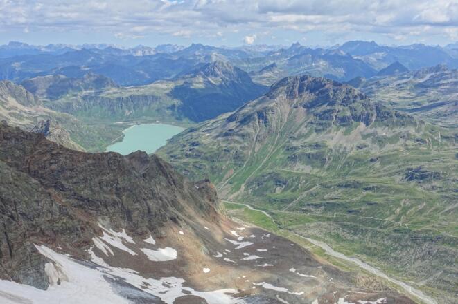 Tiefblick von Silvrettahorn zum Silvretta-Stausee