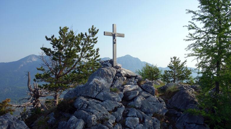 Kleines Kreuz am höchsten Punkt ~1380m