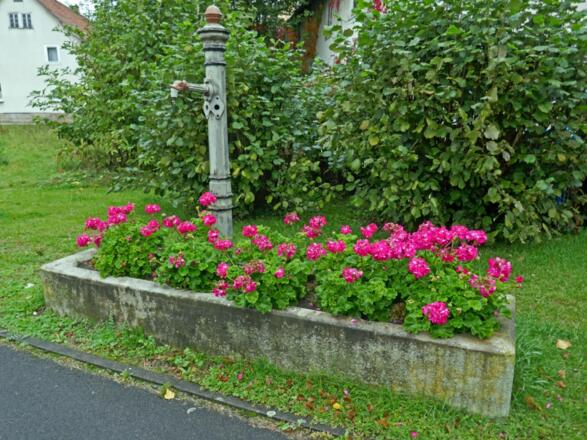 Dorfbrunnen von Oberfladungen