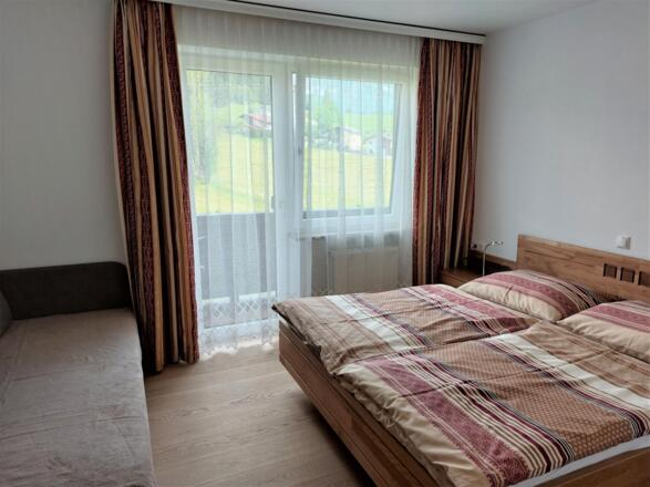Schlafzimmer mit Couch 2