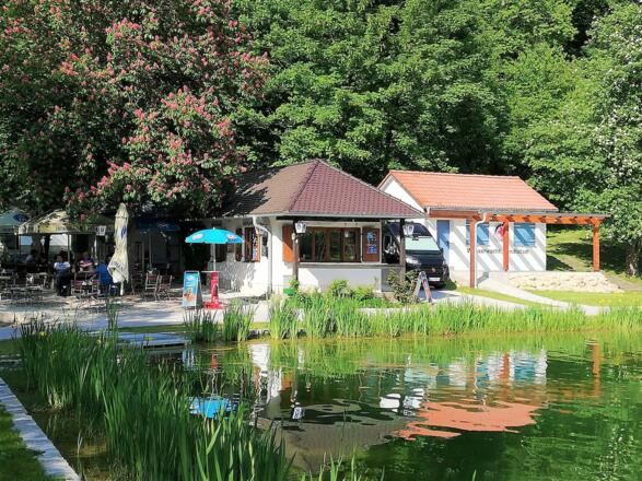 Biergarten im Waldbad Nandlstadt