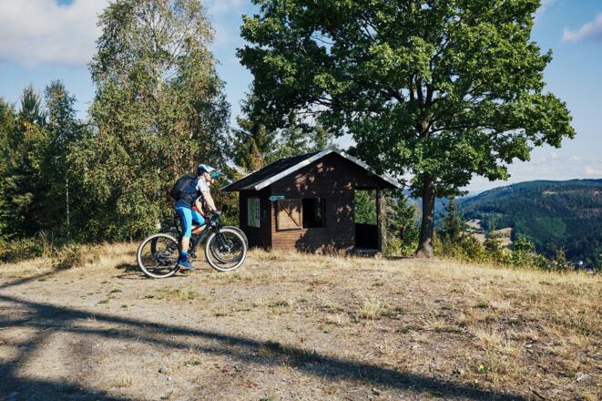 Anfahrt zur Stempelstelle der Schiefergebirgstrophy am Sieben-Täler-Blick oberhalb von Leutenberg