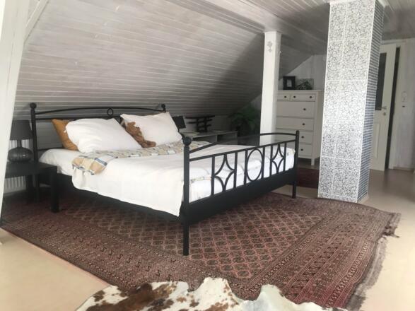 940C8CDE-A98C-4E82-A72C-85A9C6BFB6EF