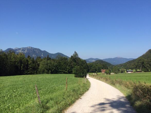 Blick zurück ins Tal und aufs Brauneck