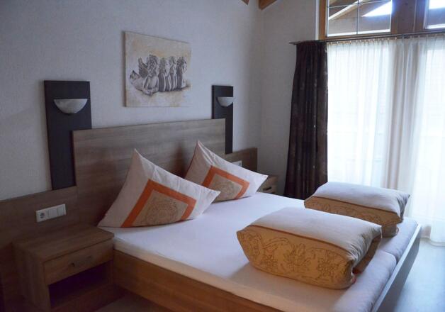 Schlafzimmer mit Balkon Wohnung Bergzauber