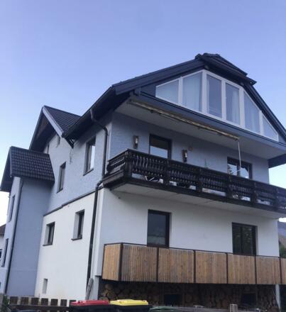 CF0E52E7-5217-4E6E-959C-47F9923AA65F