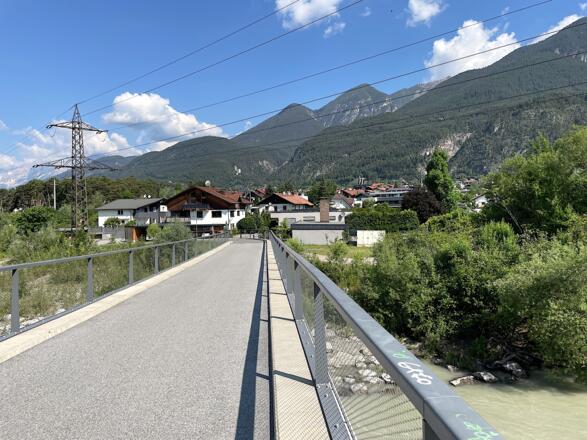 Über die Martinsbrücke geht es von Zirl nach Unterperfuss.