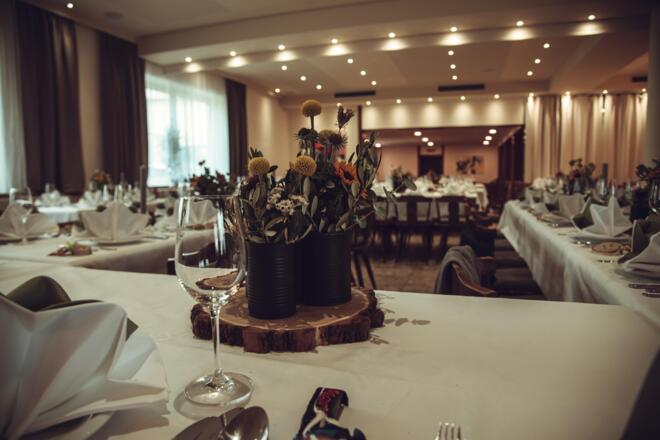 Saal_gedeckt_4