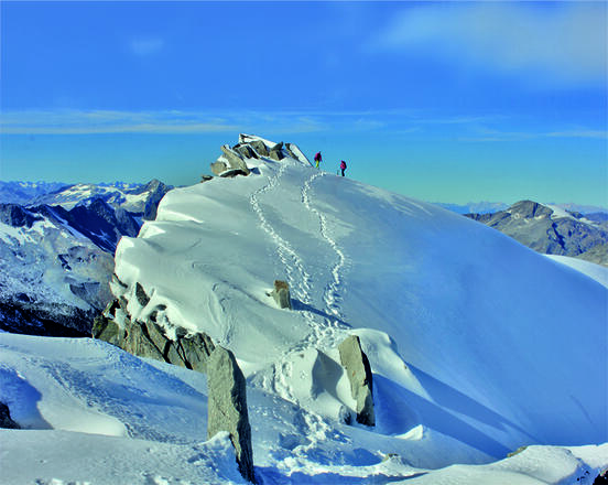 Alles weiß am Schwarzenstein. Der sanfte Berg bietet eine herrliche Hochtour für Einsteiger.
