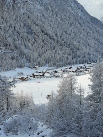 Ausblick ins verschneite Gries