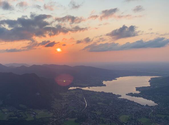 Der Tegernsee .Sonnenuntergang vom Wallberg aus,