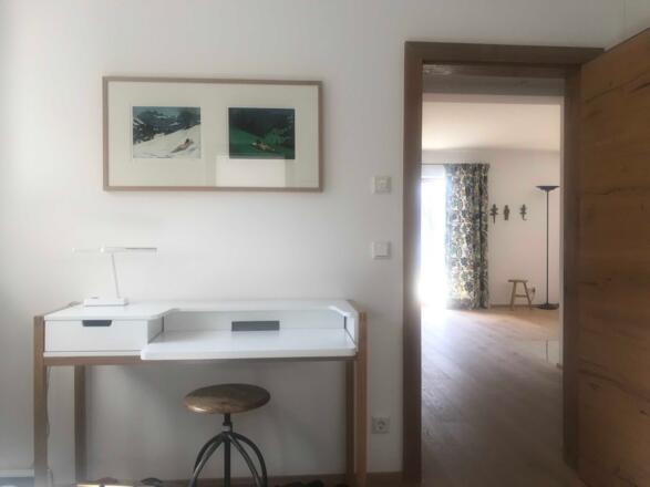 Tageszimmer mit Schreibplatz