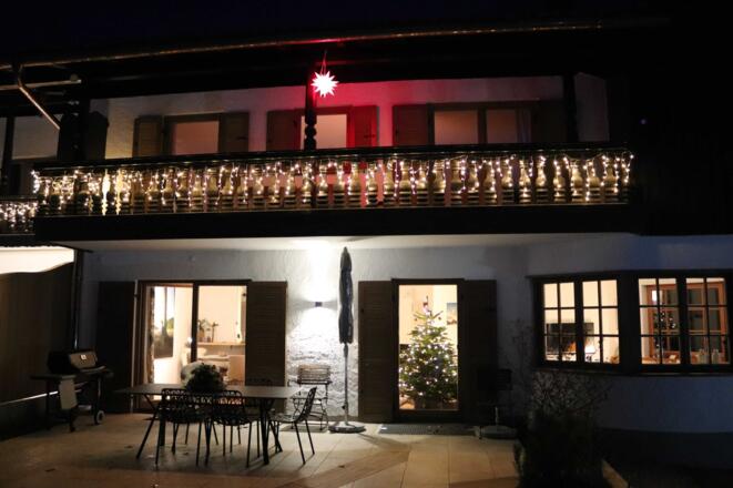 Haus zur Weihnachtszeit