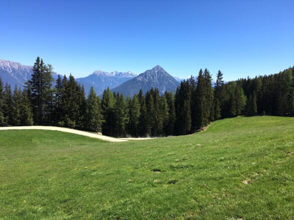 ... und auch zum Tschirgant und dem Wettersteingebirge.