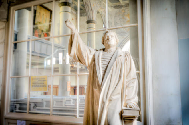 Statue Martin Luthers  - Dreifaltigkeitskirche - Eisfeld