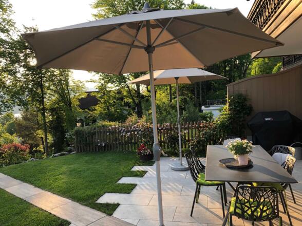 Terrasse bei Sonnenuntergang