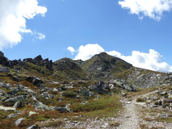 Das Gipfelkreuz des Kreuzjoch ist zum Greifen nahe.