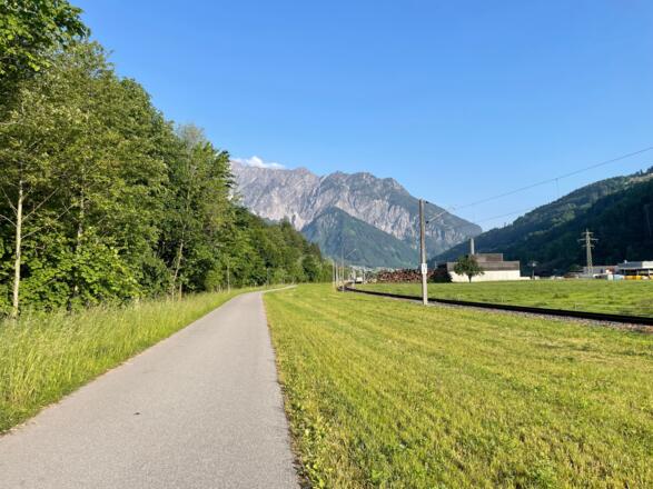 Radweg auf Höhe Rodund/Gantschier