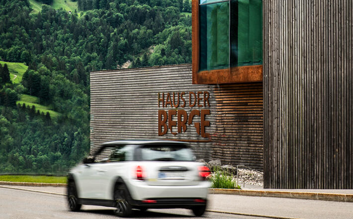 Vorbei am Haus der Berge © Deutsche Alpenstraße_Fotografie Dietmar Denger