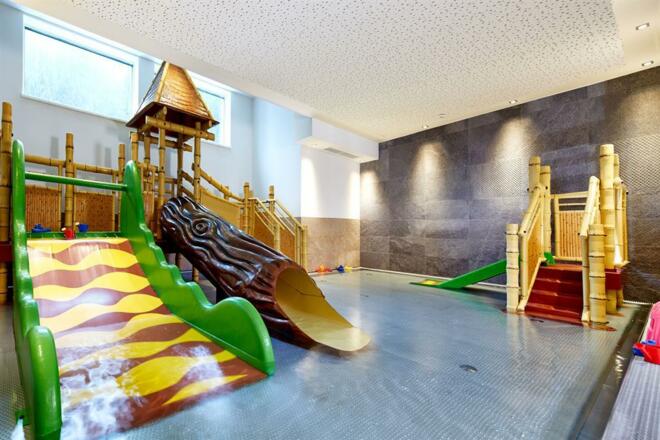 Wasserspielplatz mit 3 Rutschen